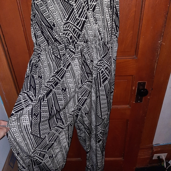 Forever 21 Plus Jumpsuit - Picture 4 of 6
